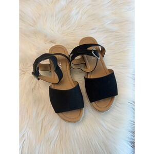 Soda girls size 1 black platform sandals‎ GUC